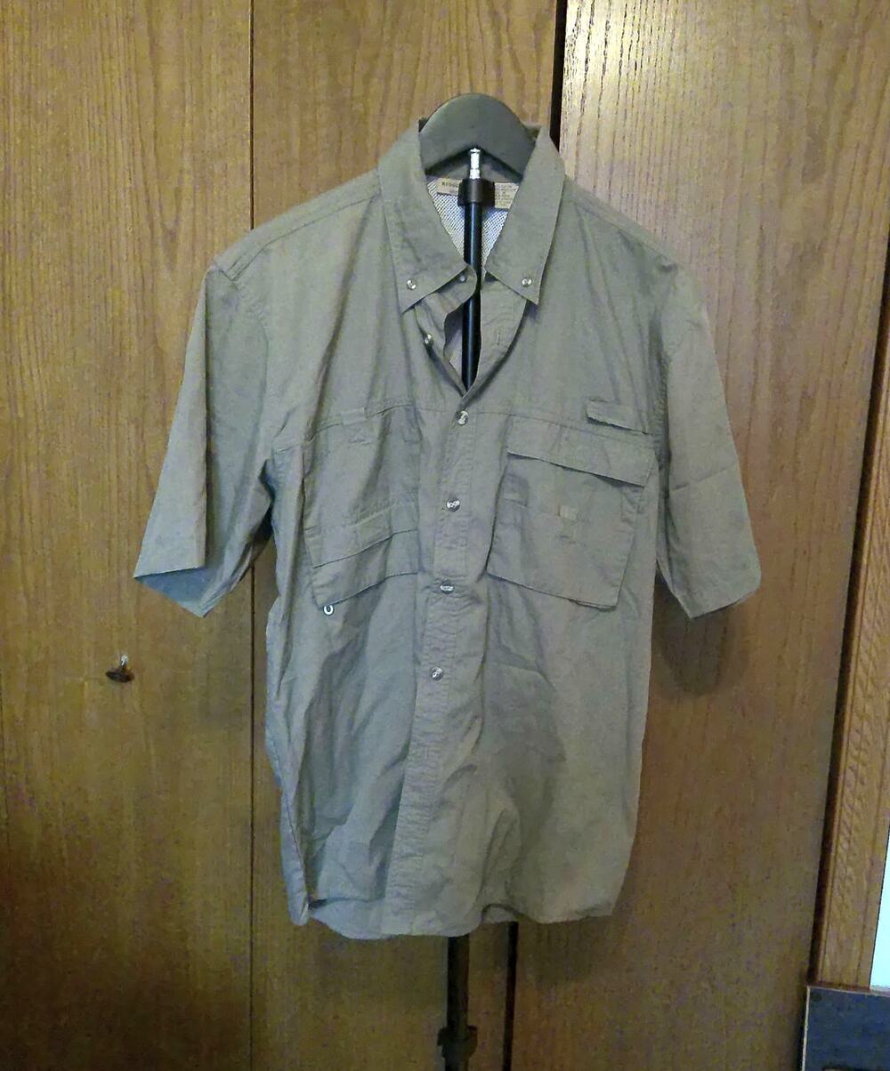 Rugged Earth Men's Short Sleeve Fishing / Safari Button-Up Shirt - Khaki, Size M